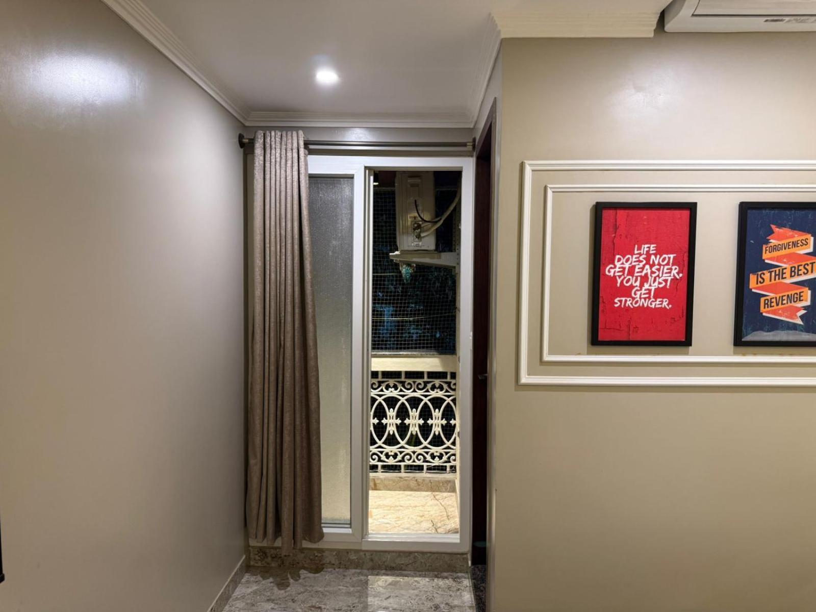 Hotel Lg Suites Bangalore Esterno foto