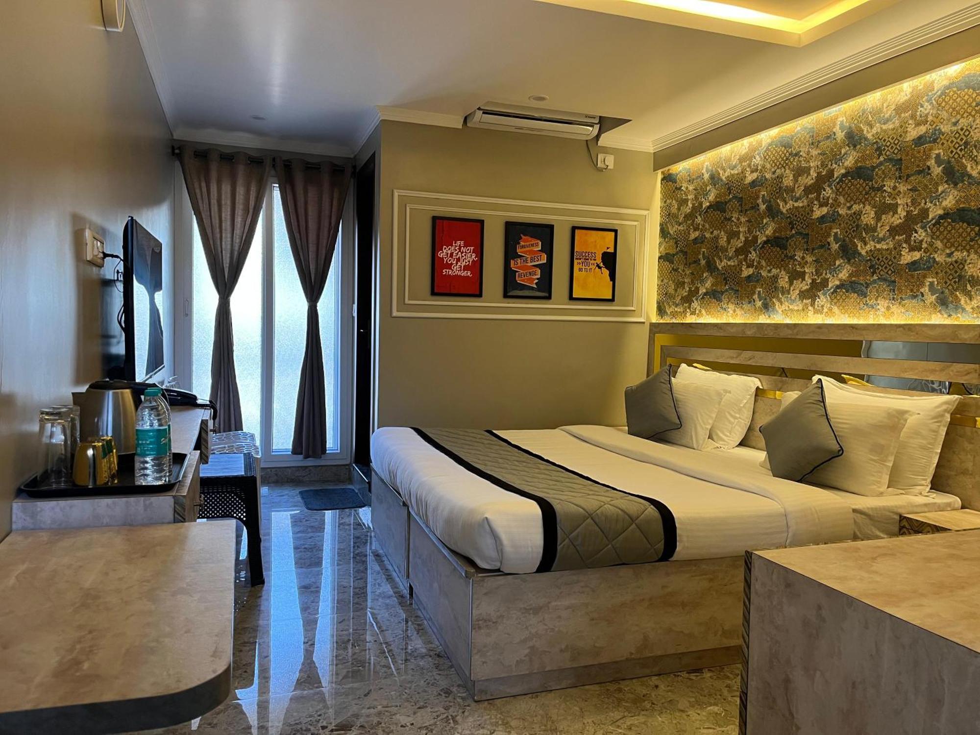 Hotel Lg Suites Bangalore Esterno foto